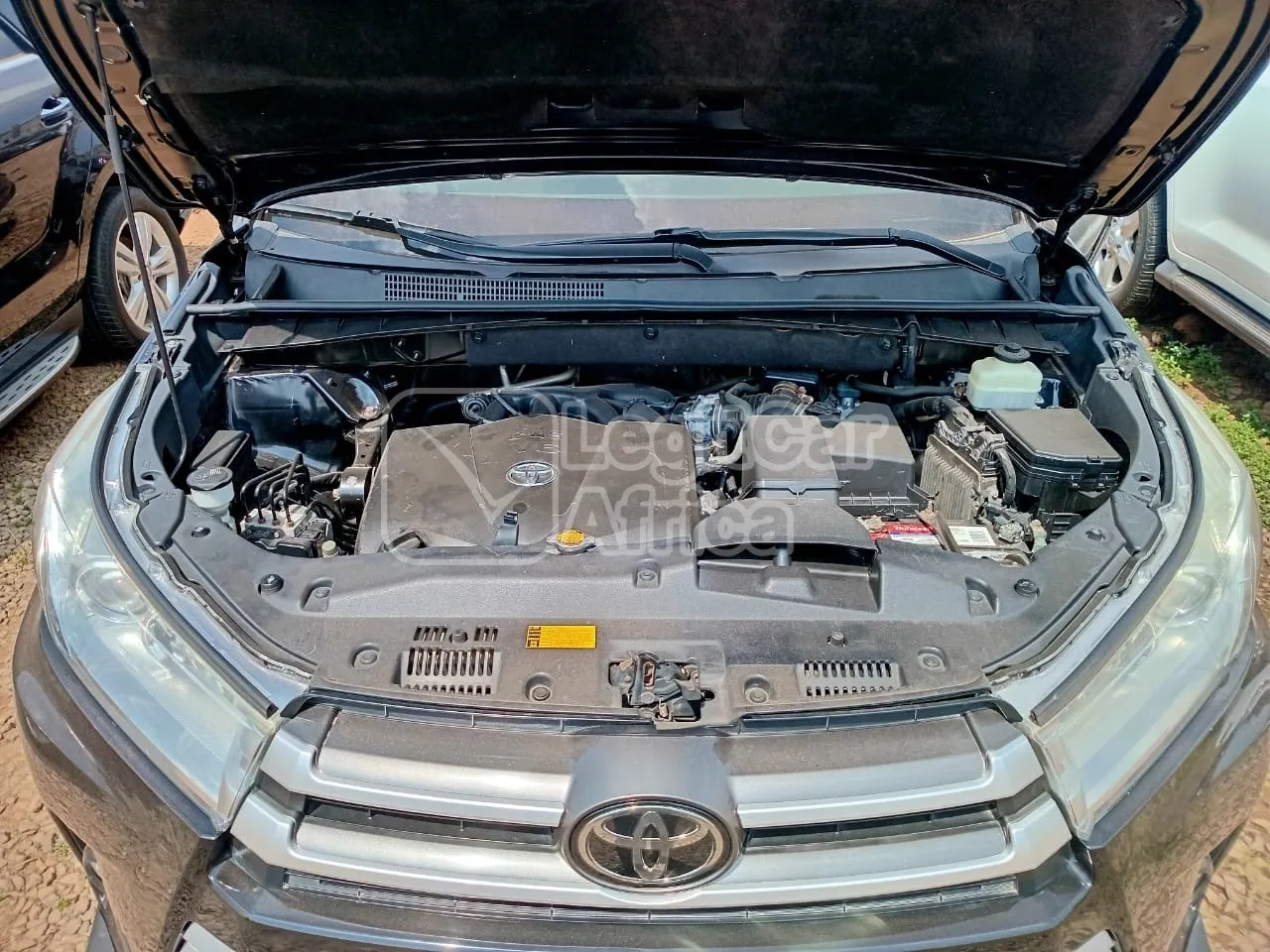 TOYOTA Highlander 2017  view 4 more