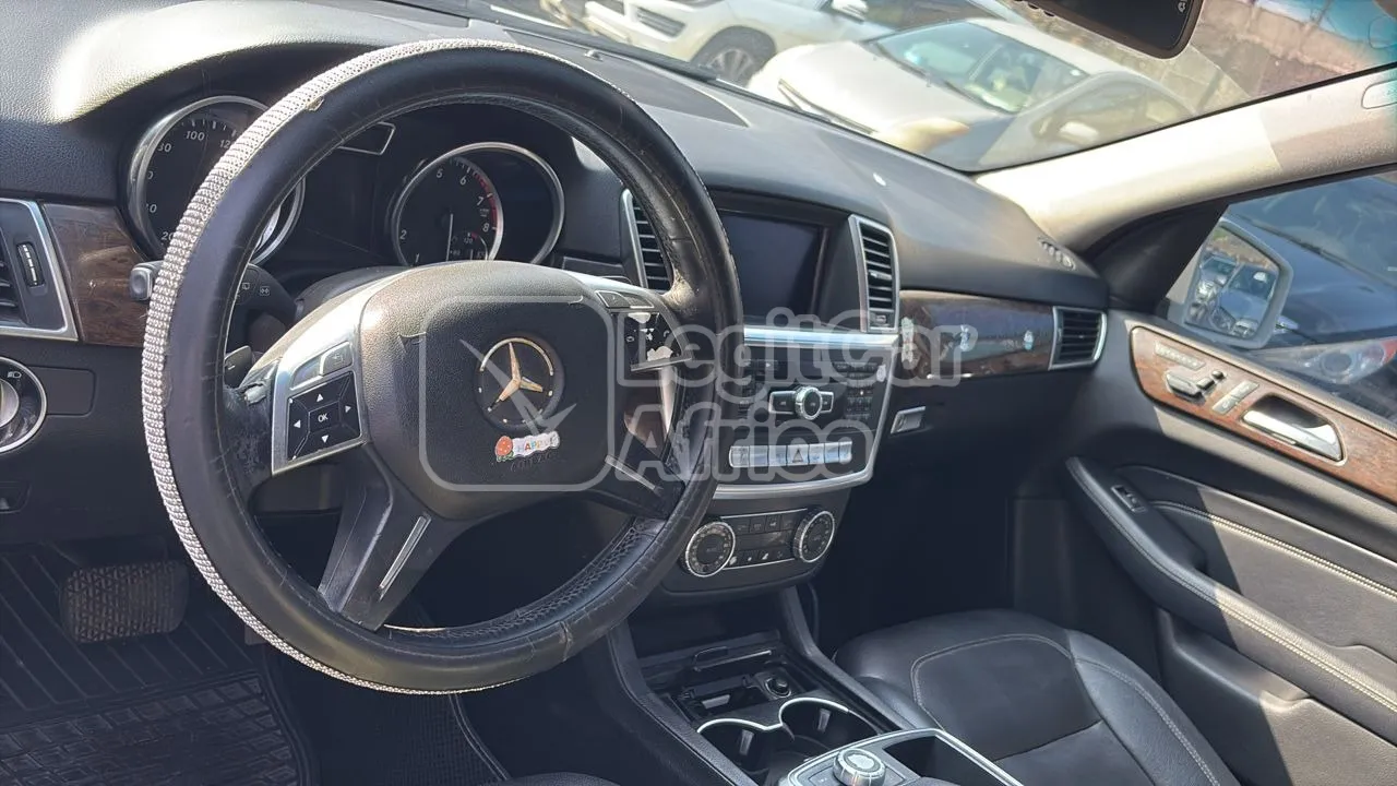 MERCEDES-BENZ ML350 view 2