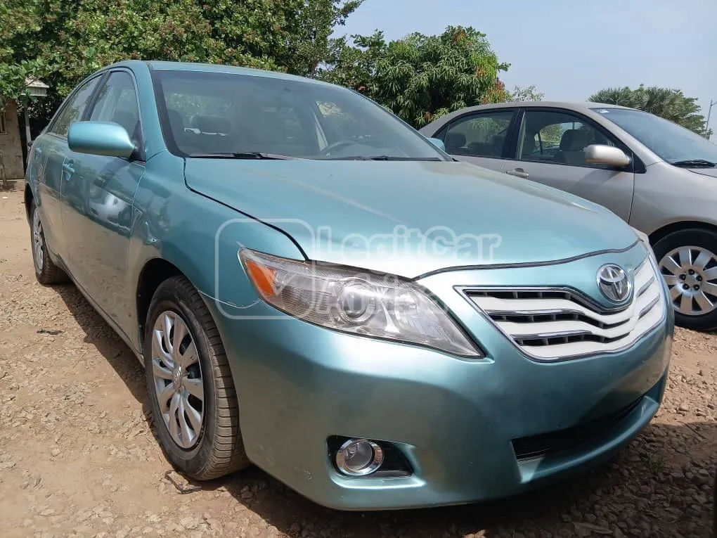 TOYOTA Camry 2010 view 4 more